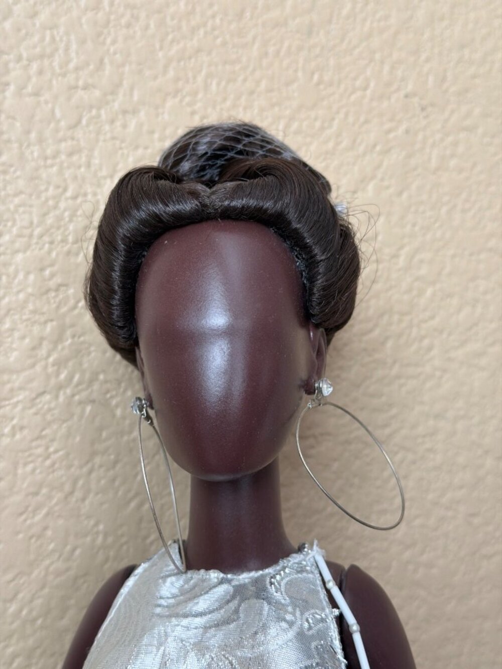 Annie Lee Sass n Class 2004 Sultry in Silver African American Doll LE 0153/2000 - Picture 13 of 17